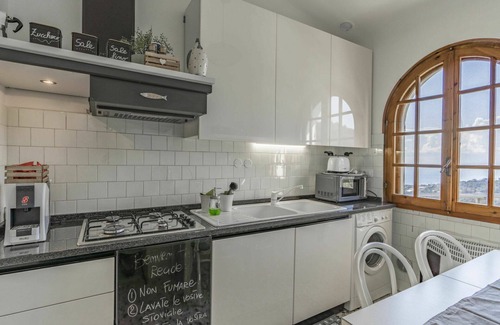 Sanremo Villa | Stunning villa for 4 people with WIFI, A/C, patio, pets allowed and parking