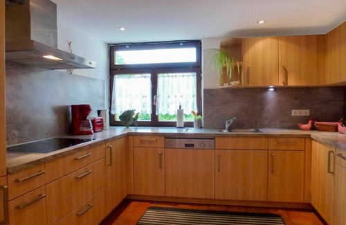 Huefingen House | Stunning villa for 6 people with WIFI, TV, patio and pets allowed