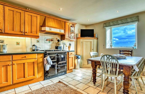Newton Grange House | Stunning villa for 6 guests with WIFI and pets allowed