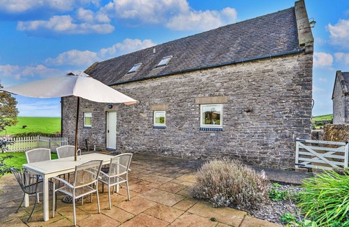 Newton Grange House | Stunning villa for 6 guests with WIFI and pets allowed