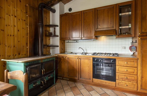 Traona House | Stunning villa for 6 guests with WIFI, TV, patio and pets allowed