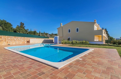 Monte Raposo House | Stunning villa for 6 guests with WIFI, A/C, pool, TV, terrace and panoramic view