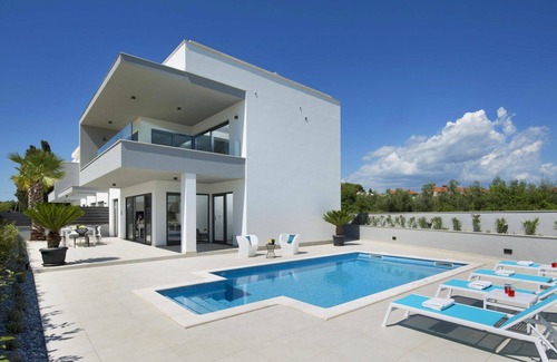 Fazana Villa | Stunning villa for 6 guests with WIFI, private pool, A/C, TV and terrace