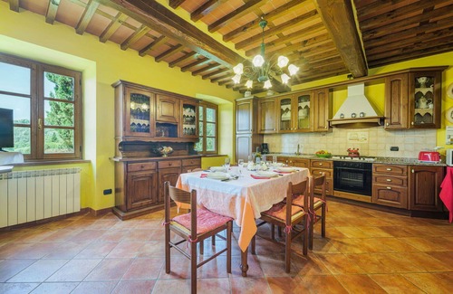 Pescaglia House | Stunning villa for 6 guests with WIFI, private pool, TV and patio