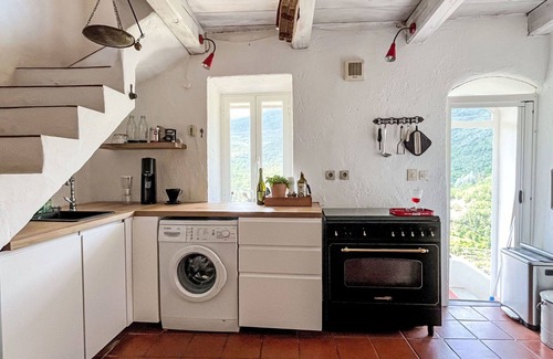 Borgomaro House | Stunning villa for 6 people with terrace