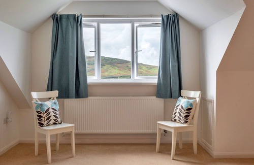 Holywell House | Stunning villa for 6 people with WIFI, terrace and pets allowed