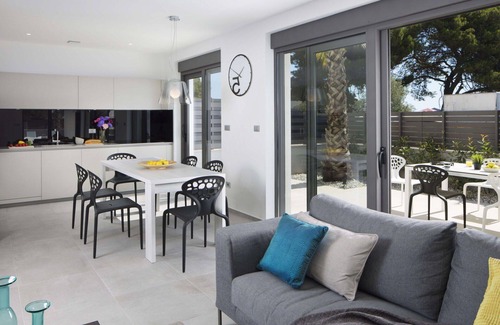 Fazana Villa | Stunning villa for 6 people with A/C, WIFI, private pool, TV and terrace