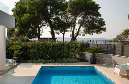 Fazana Villa | Stunning villa for 6 people with A/C, WIFI, private pool, TV and terrace