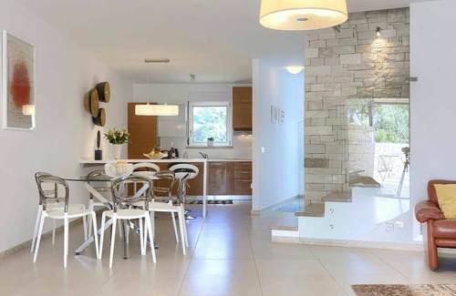 Krizine House | Stunning villa for 6 people with WIFI, private pool, A/C, TV, terrace and pets allowed