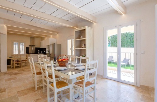 Bauduen House | Stunning villa for 8 guests with WIFI, TV, terrace and pets allowed