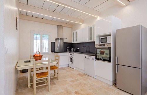 Bauduen House | Stunning villa for 8 guests with WIFI, TV, terrace and pets allowed