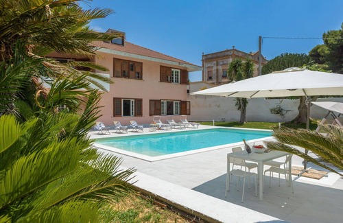 Marsala House | Stunning villa for 8 guests with hot tub, A/C, private pool, WIFI, TV and terrace