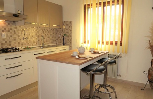 Paradiz House | Stunning villa for 8 guests with WIFI, A/C, private pool, TV and terrace