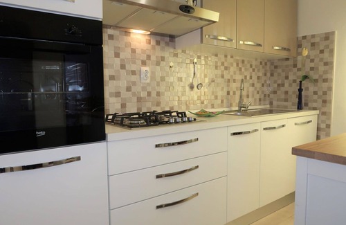 Paradiz House | Stunning villa for 8 guests with WIFI, A/C, private pool, TV and terrace