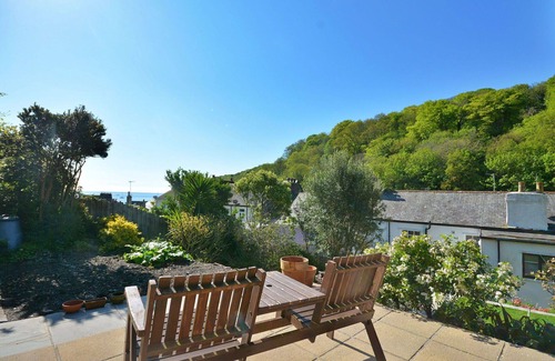 Cawsand House | Stunning villa for 8 people with WIFI, terrace and pets allowed