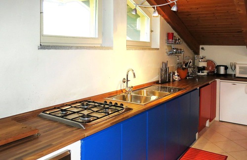 Asti House | Stunning villa for 8 people with WIFI, private pool, TV and patio