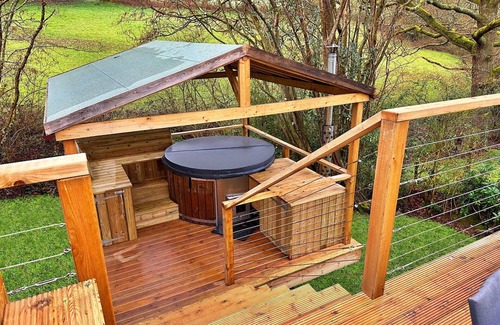 Chiddingstone Hoath House | Stunning villa for 4 people with hot tub, WIFI and terrace