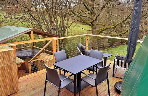 Chiddingstone Hoath House | Stunning villa for 4 people with hot tub, WIFI and terrace