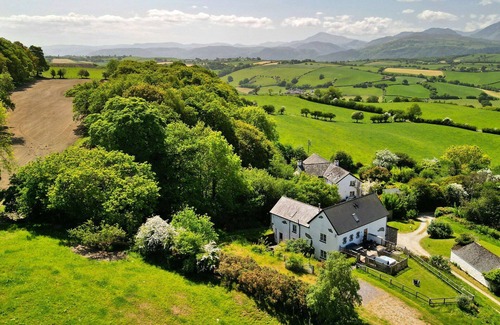 Eglwysbach House | Stunning villa for 4 guests with WIFI, hot tub, terrace, pets allowed and parking