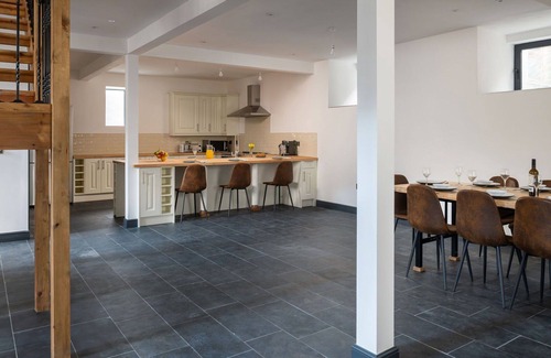 Rhiwbryfdir House | Stunning villa for 12 guests with WIFI, TV and pets allowed