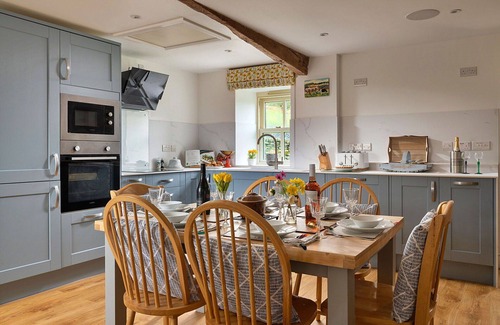 Llandrillo House | Stunning villa for 6 guests with hot tub, WIFI, TV and terrace
