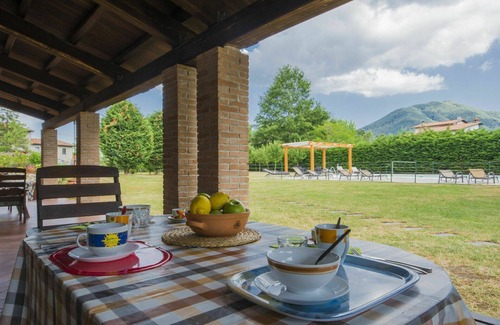 Camporgiano Villa | Stunning villa for 8 guests with WIFI, private pool, TV and pets allowed