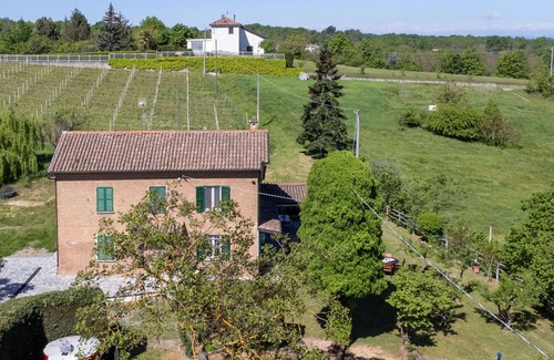 Mombaruzzo House | Stunning villa for 4 people with WIFI, TV, patio and pets allowed