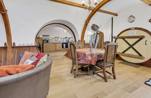 Bury St Edmunds House | Stunning villa for 4 guests with WIFI and pets allowed