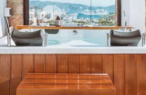 Bodrum City Center Villa | Stunning Villa in Bodrum with Jacuzzi, Bodrum