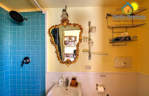 Sferracavallo Villa | Stunning villa in Liberty style in Sferracavallo with direct access to the sea