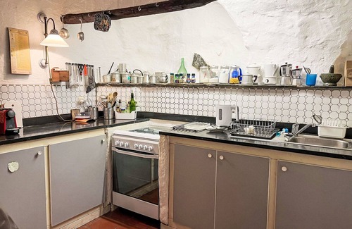 Valloria House | Stunning villa for 4 guests with WIFI, terrace and panoramic view