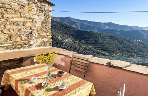 Valloria House | Stunning villa for 4 guests with WIFI, terrace and panoramic view
