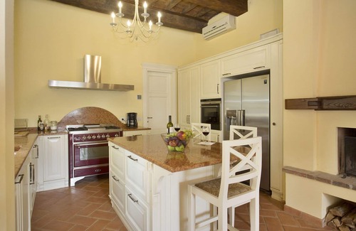 Lucca Villa | Stunning villa with A/C, WIFI, private pool, TV, patio, panoramic view and parking, close to Lu.