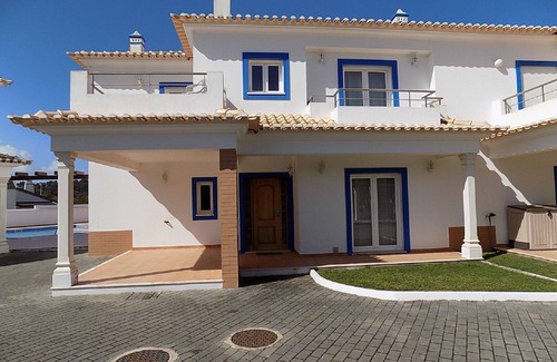 Foz do Arelho Villa | Stunning Villa with Private Garden, Shared Pool, 10 min from lovely beach