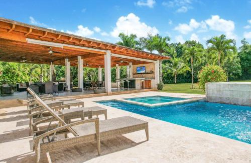 Casa de Campo Villa | Stunning Villa with Private Pool and Jacuzzi in Casa de Campo