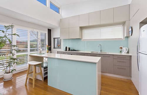 Kiama Heights House | Stunning water front location offering perfect blend of Beach & Coastal charm.n
