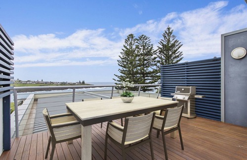 Kiama Heights House | Stunning water front location offering perfect blend of Beach & Coastal charm.n