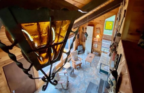 Tors Cove Cabin | Stunning Water View ✨ Alcove Chalet On A Pond