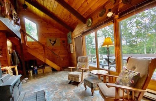 Tors Cove Cabin | Stunning Water View ✨ Alcove Chalet On A Pond