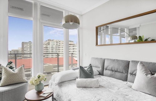 Lower Lonsdale Apartment | Stunning waterfront luxury condo, great location - 90 days minimum