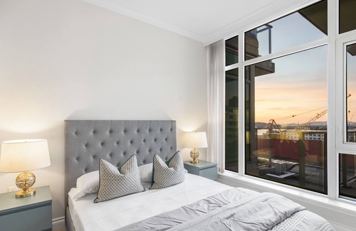Lower Lonsdale Apartment | Stunning waterfront luxury condo, great location - 90 days minimum