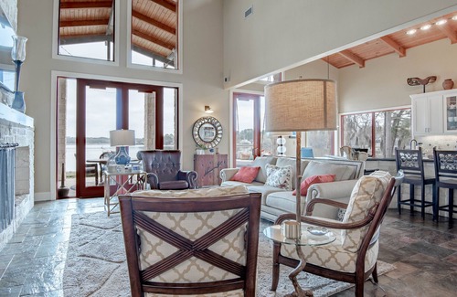 Riverside House | Stunning Waterfront Home with Beautiful Views, A Perfect Retreat for Relaxation