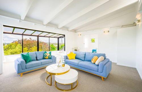 Bucklands Beach House | Stunning Waterfront Villa in Bucklands Beach