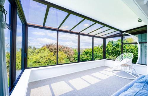 Bucklands Beach House | Stunning Waterfront Villa in Bucklands Beach