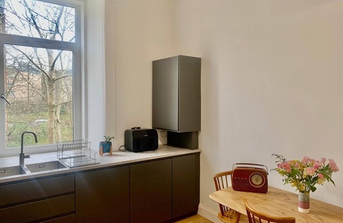 North West Apartment | Stunning West End Apartment