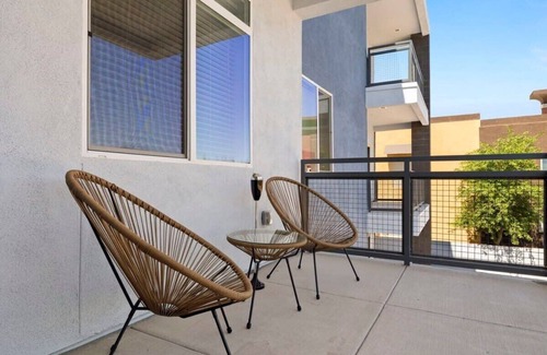 Glendale Sports and Entertainment District Apartment | Stunning Westgate CozySuites by stadium w pool 6