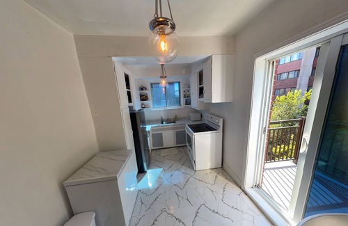 Cote-Des-Neiges—Notre-Dame-De-Grace Apartment | Style and comfort in one - your ideal temporary home