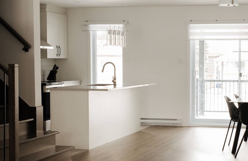 Saint-Hubert House | Style Furnished House Near Dix30 & Downtown Montreal – Monthly Stays Welcome