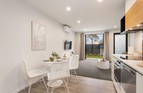 Edgeware Apartment | Style Location New Sunny 2Bdrms Free Park