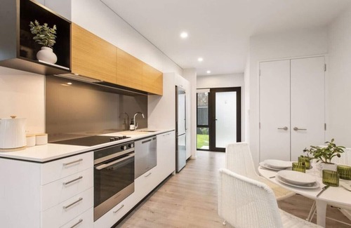 Edgeware Apartment | Style Location New Sunny 2Bdrms Free Park